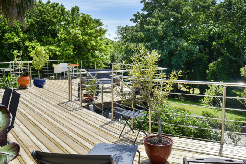 Savenn - Terrasse surplombant le jardin